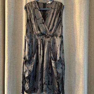 Mamas & Papas Maternity Tie Back Dress. Gray and black, size 14. Sleeveless.